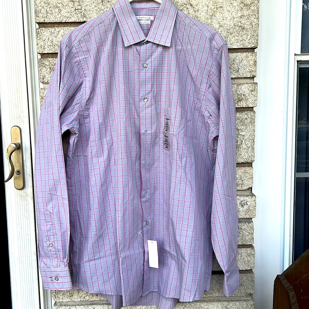 VanHeusen men’s regular fit medium grey long sleeve. Never worn. Tags still on.